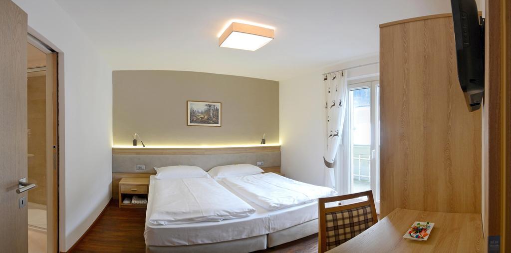 Residence Hotel Fever Ortisei Rum bild